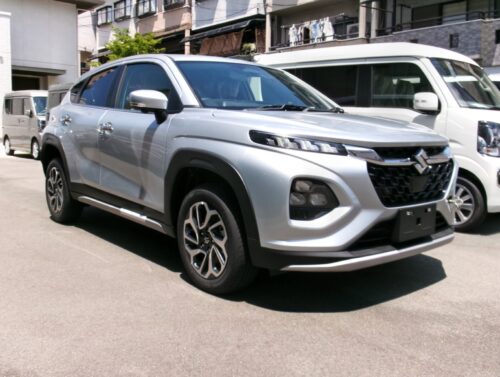 【7月30日入庫車情報】フロンクス 1.5ハイブリッド 4WD 全方位モニター・メモリーナビ付が入庫しました！
